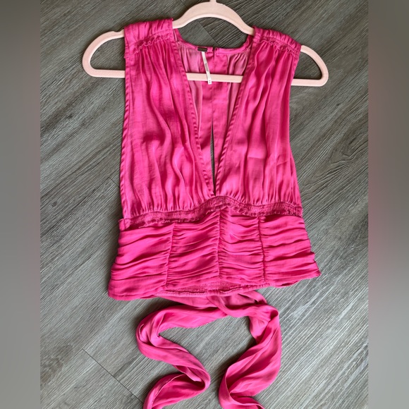 Free People Fuschia Pink Deep V-neck Wrap Tie Waist Satin Crop Top Size M - Picture 4 of 12